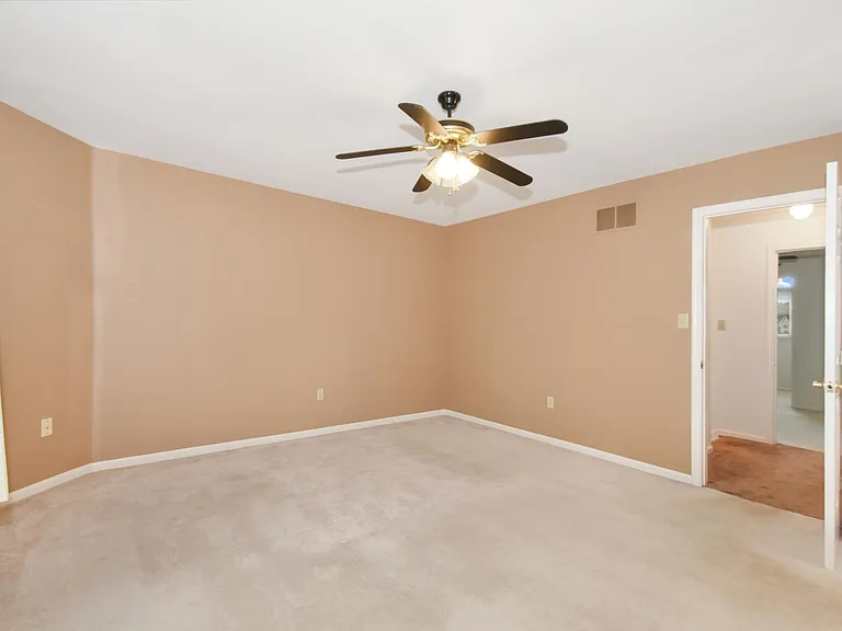 307 Jonathan Ct — Photo 17