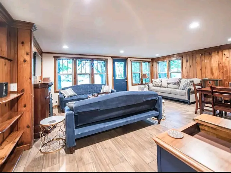 9815 E Cherry Bend Rd — Photo 4