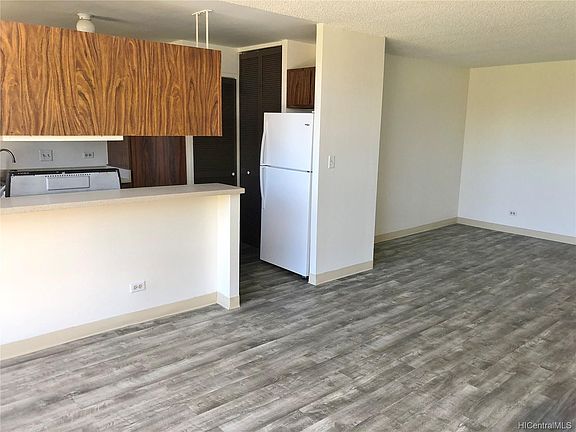 3rd image of 3070 Ala Ilima St APT 804