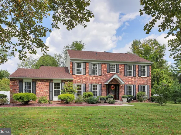 16 Hamilton Ct, Lawrence Township, NJ 08648