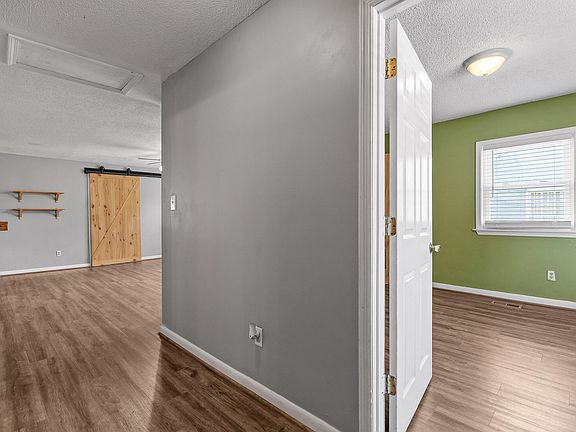3rd image of 2404 Kirby Ave