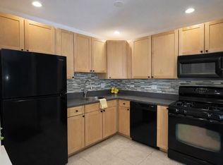16W540 Lake Dr APT 201, Willowbrook, IL