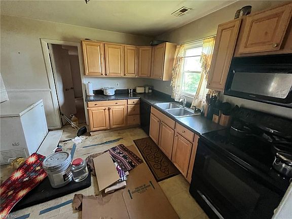 3rd image of 8508 Kennedy Dr