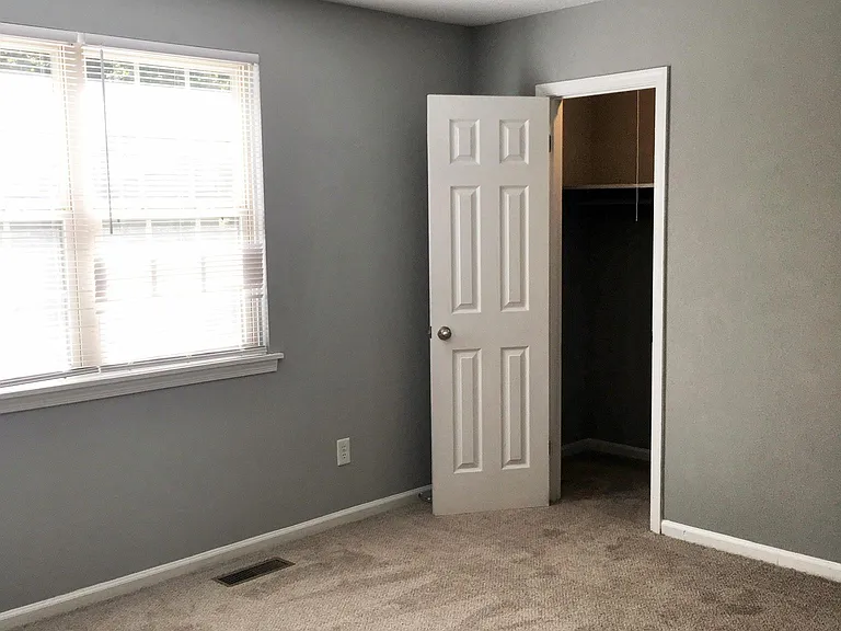 510 Sherwood Ct — Photo 9