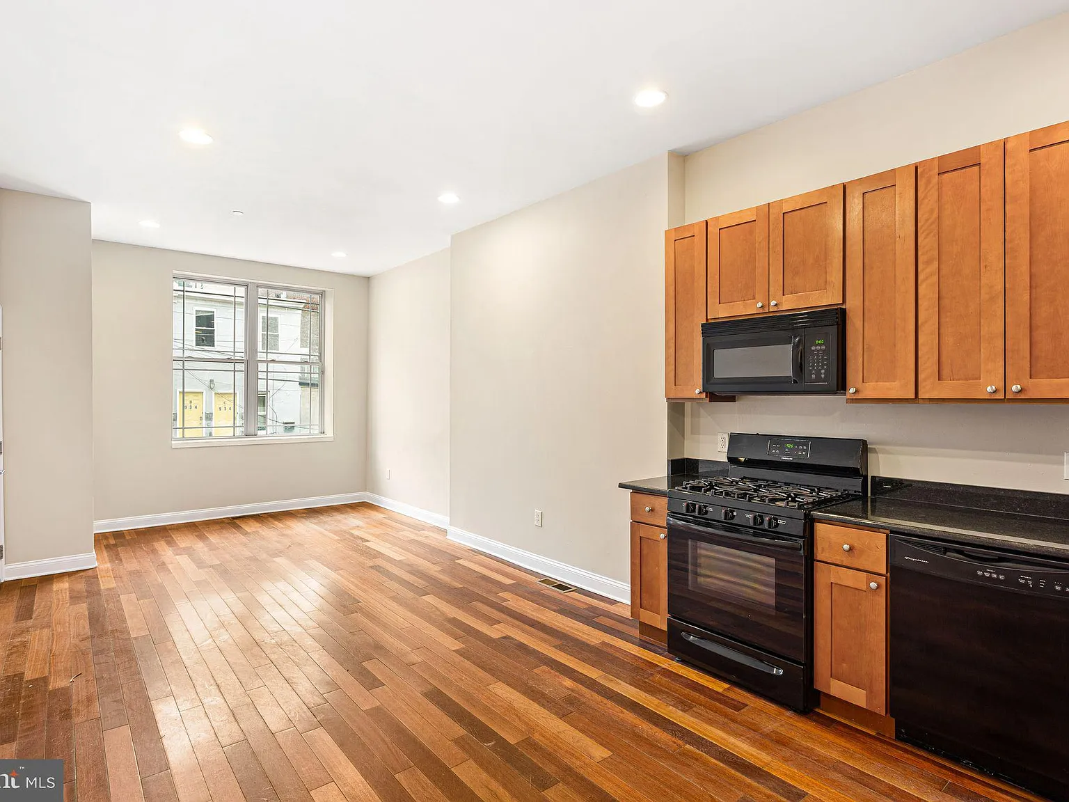 4 bed, 1920 sqft, $2,400 — Photo 3
