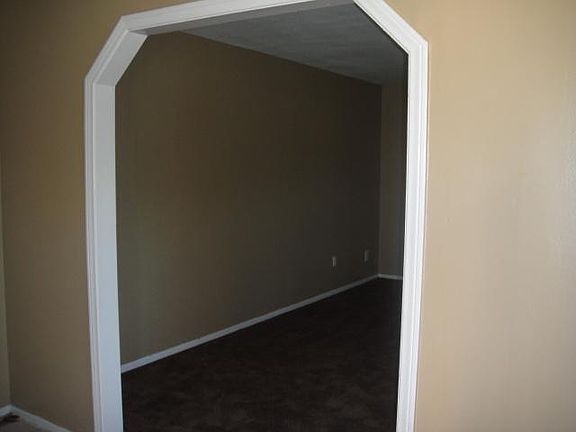 3rd image of 2551 W Eaton Ave