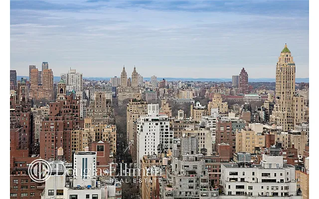 Sold by Douglas Elliman | media 18