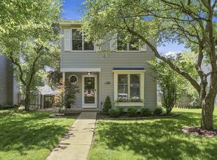 916 Britta Ln, Geneva, IL 60134