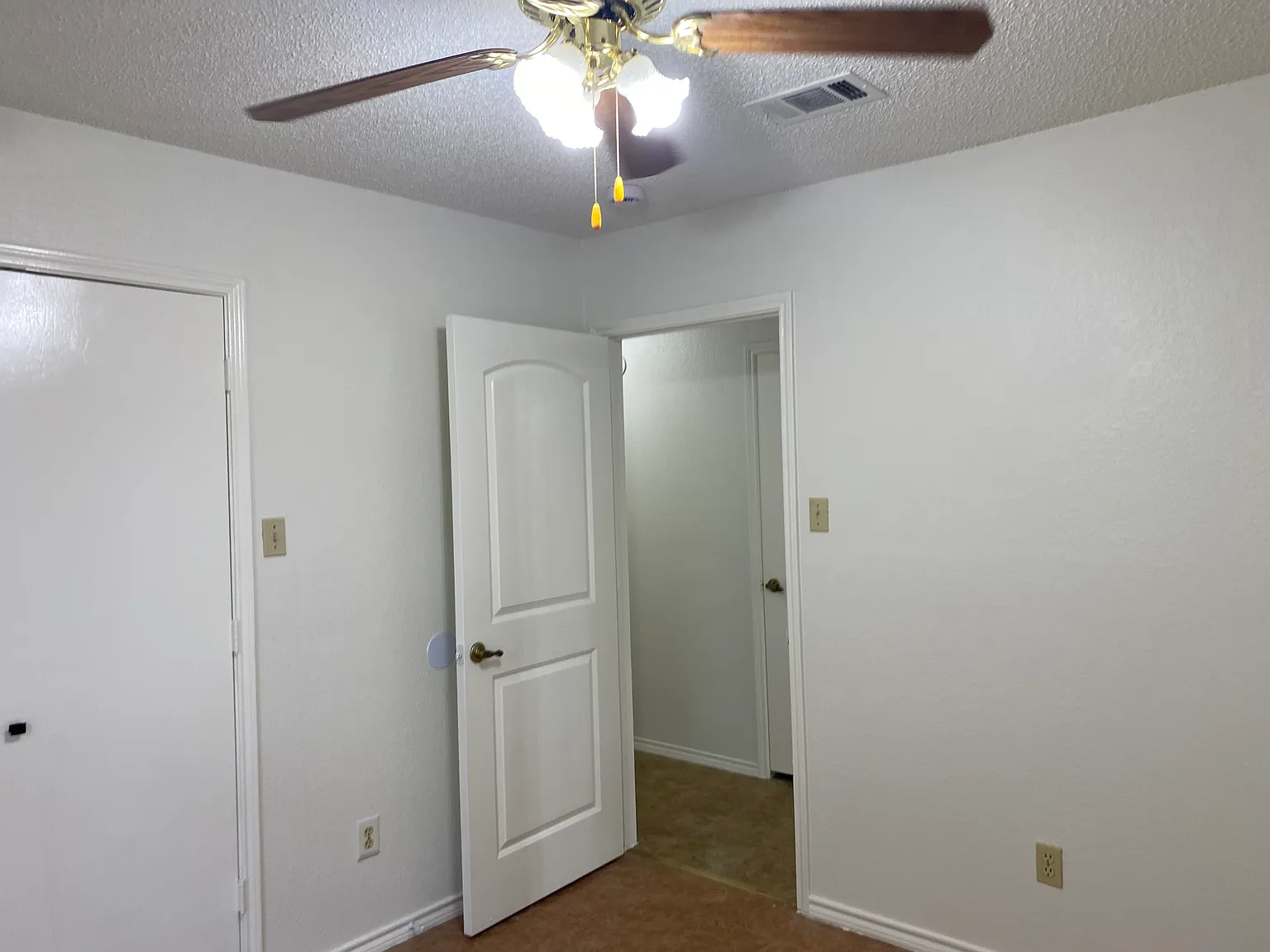 4 bed, 1905 sqft, $2,500 — Photo 3