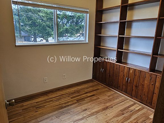 5th image of 901 S Wright Ave