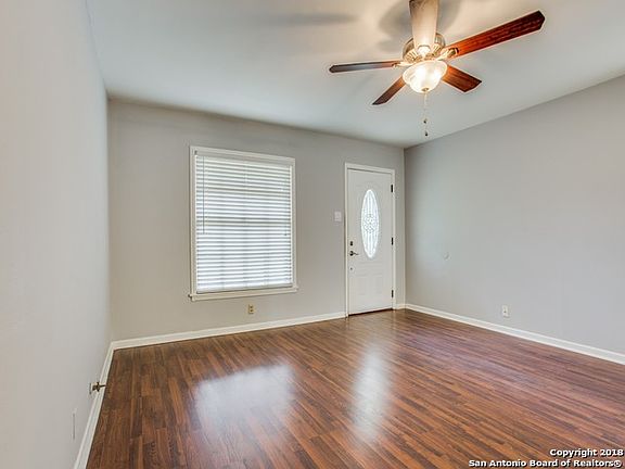5th image of 127 Killarney Dr