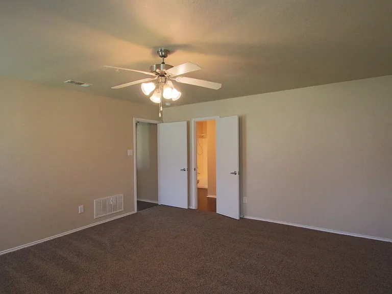 557 Winbridge Ln — Photo 12