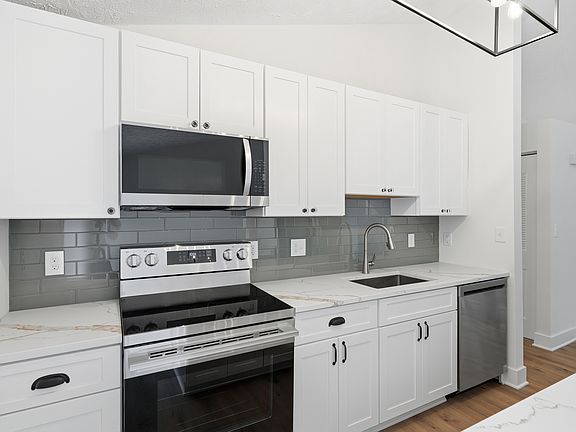 5th image of 202 Leslie Ct #202