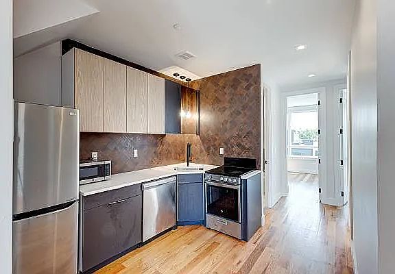 2nd image of 232 Quincy St #2A