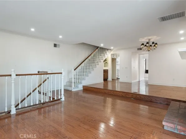 18100 Burbank Blvd Unit 14, Tarzana, CA 91356