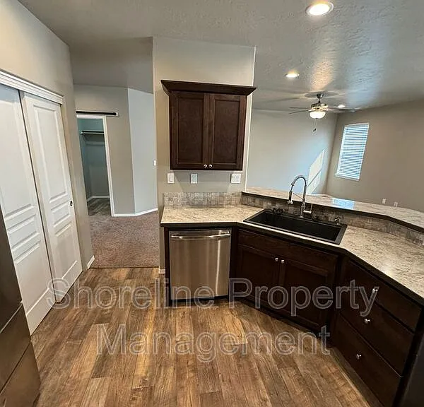 511 Diamond Lake St — Photo 70