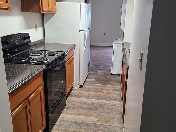 3rd image of 3 Bigelow Ct