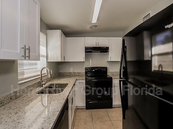 3rd image of 3015 Venice Way