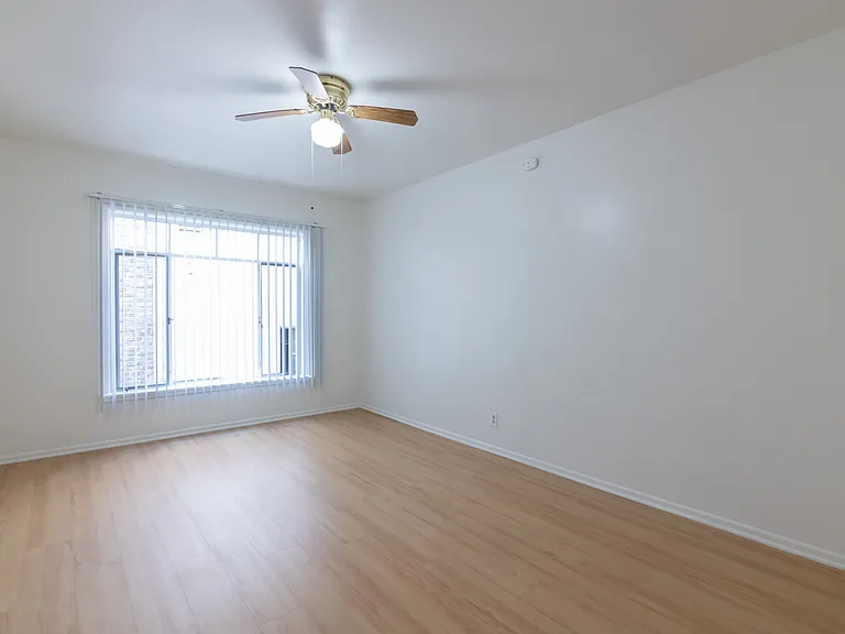 Gayley Manor Apartments — Photo 29