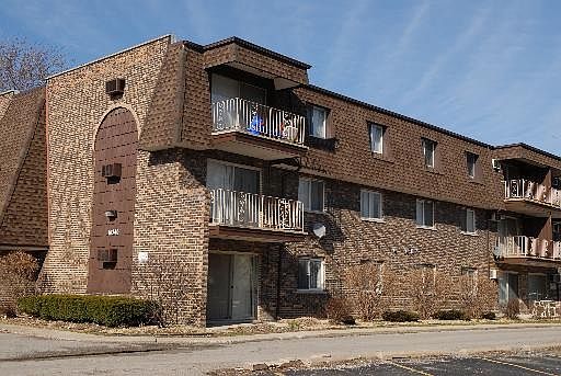 1st image of 18340 Glen Oak Ave APT 3B