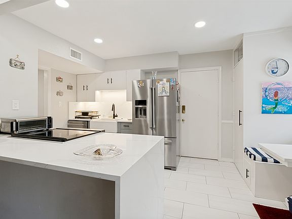 5th image of 6321 Bandera Ave APT D
