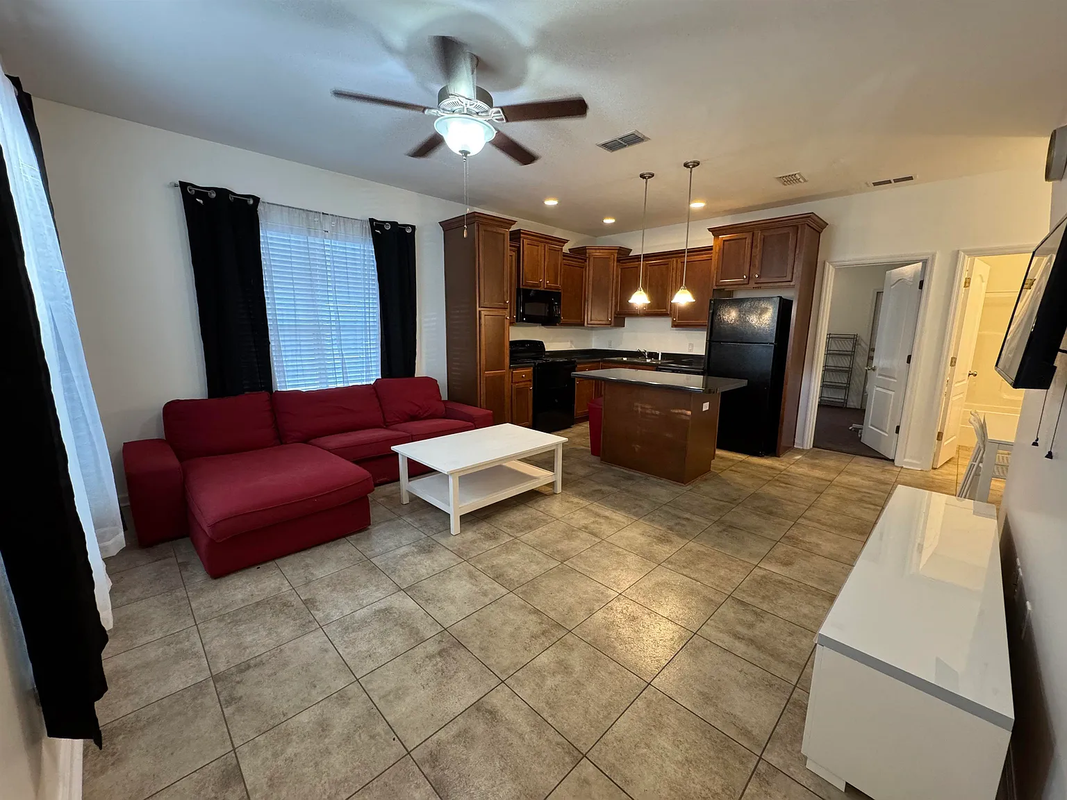 3 bed, 1177 sqft, $1,700 — Photo 3