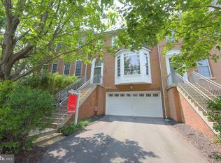 9996 Cyrandall Dr, Oakton, VA 22124