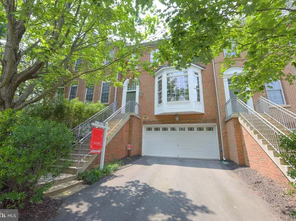 9996 Cyrandall Dr, Oakton, VA 22124