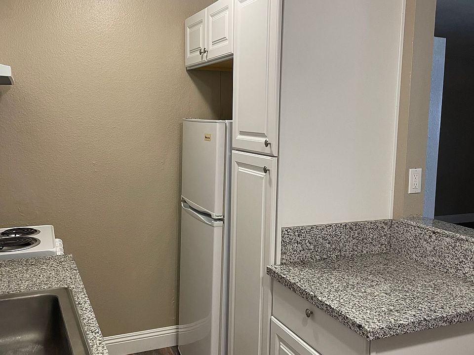 1st image of 3515 Lakeside Dr #135