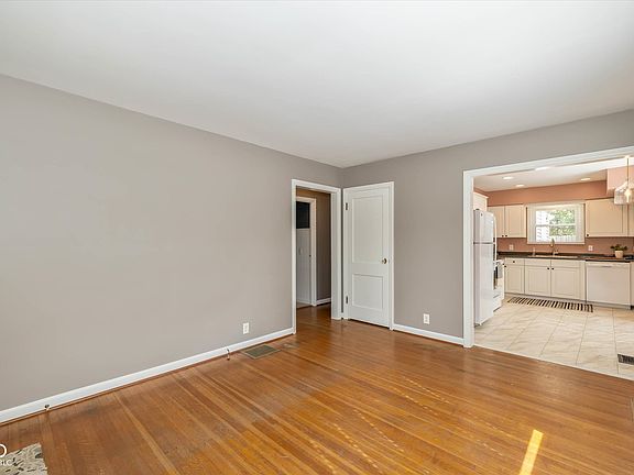 5th image of 1457 Wallace Ave