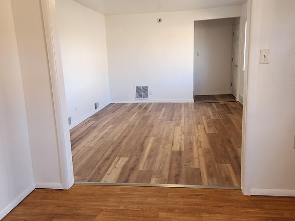 2nd image of 132 Elm St N