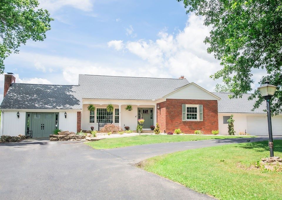 1st image of 3 Coates Ln