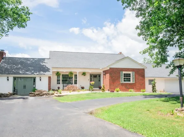 3 Coates Ln, Indiana, PA 15701