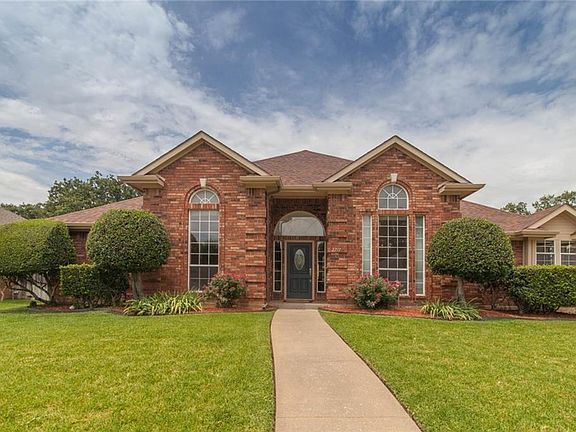 4th image of 2717 Fox Glenn Ct