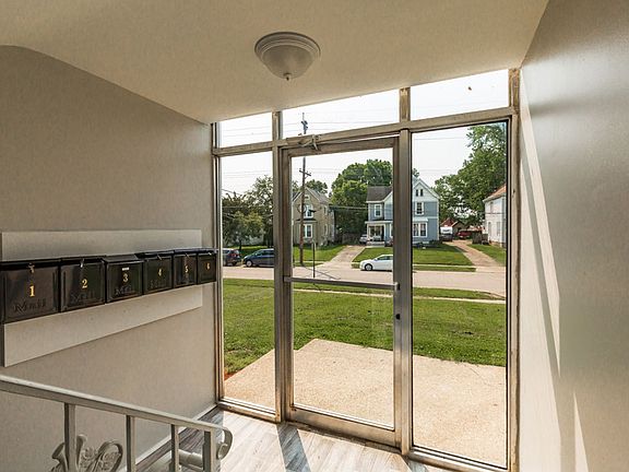 3rd image of 522 Elliott Ave APT 5