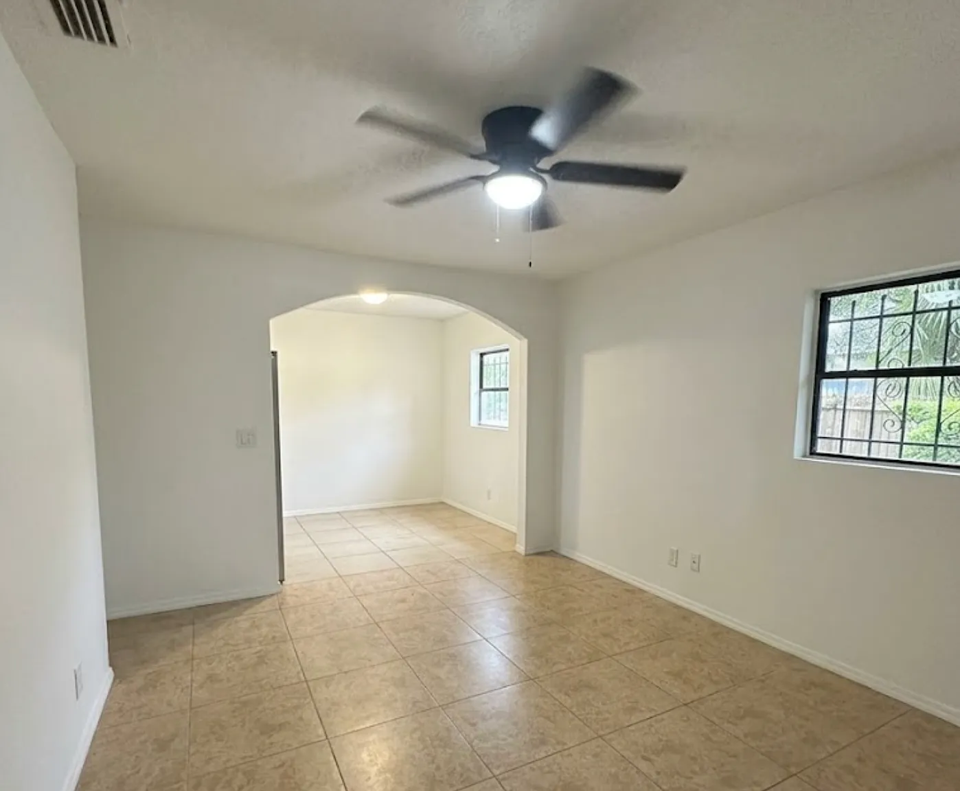 3 bed, 1010 sqft, $1,550 — Photo 3