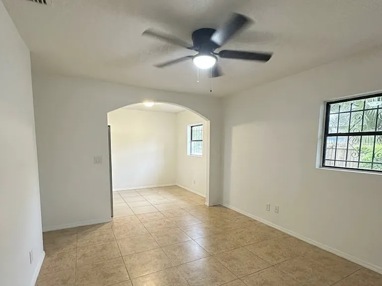 5016 Manduria St — Photo 3