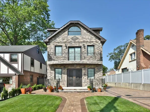 86-22 Somerset Street, Jamaica Estates, NY 11432