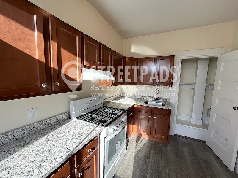 1 bed, 625 sqft, $2,800 — Photo 3