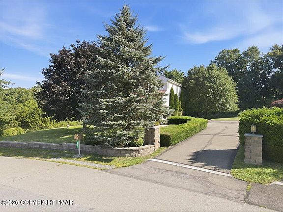 4th image of 89 Northpark Dr E
