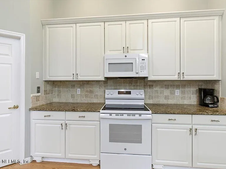 160 Crossroad Lakes Dr — Photo 9