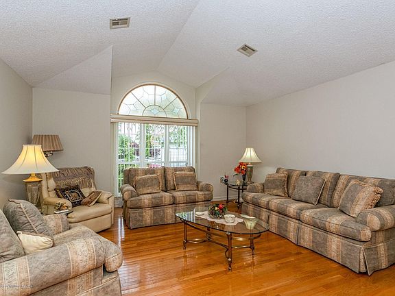 2nd image of 18 Tonbridge Ct