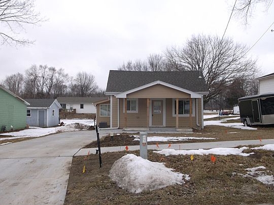 3rd image of 210 Nuckolls St