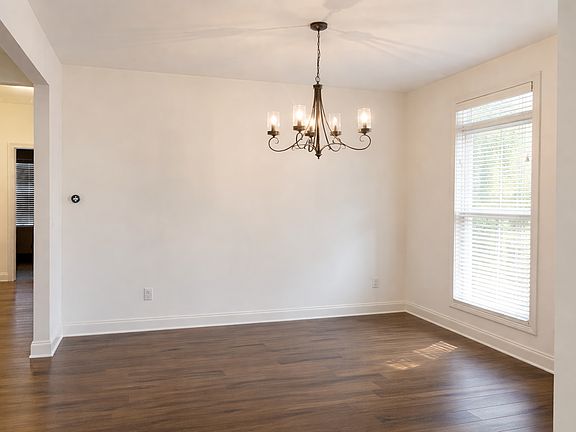 4th image of 1913 Covington Dr