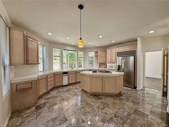 5th image of 27461 Glenwood Dr