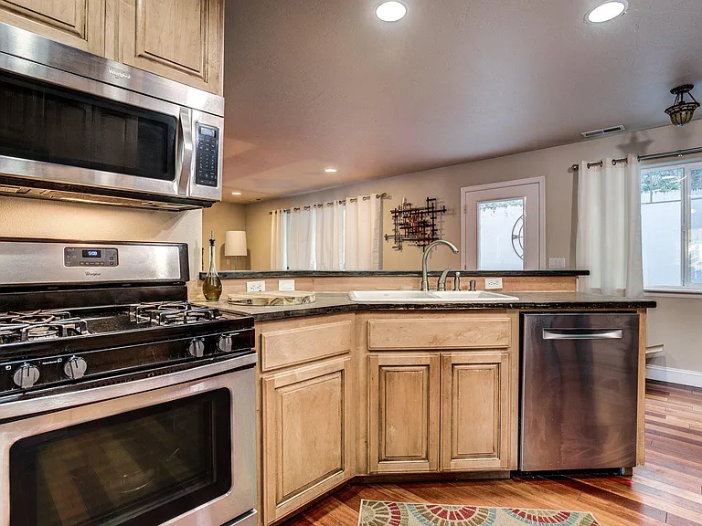 953 N Armstrong Dr — Photo 9