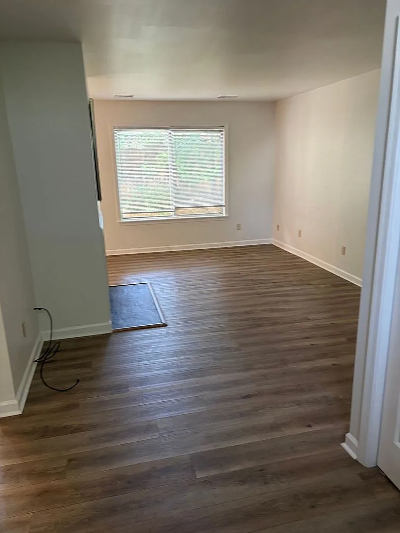 Prime low maintenance Williamsburg rental location! — Photo 4