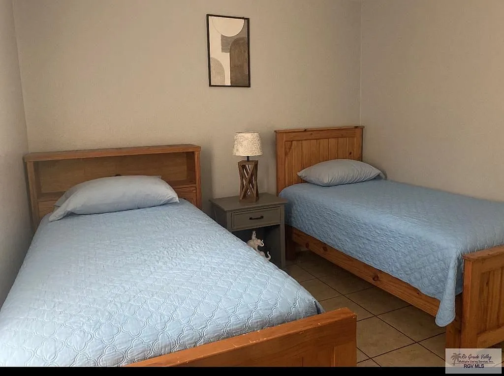 2 bed, 1.0 bath, 750 sqft, $1,400 — Photo 2