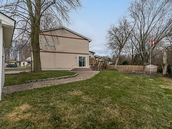 5th image of 832 Boronia Cres