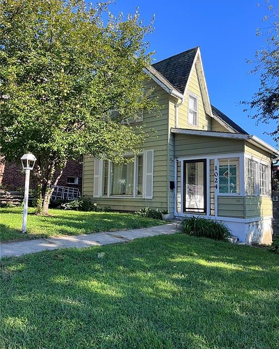 1st image of 1024 Sylvanie St